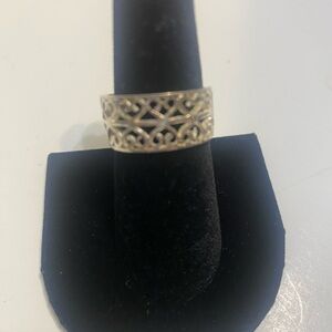Elegant Sterling Silver Filigree Ring-7.5 size